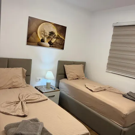 Topuzi Grand House * Pogradec